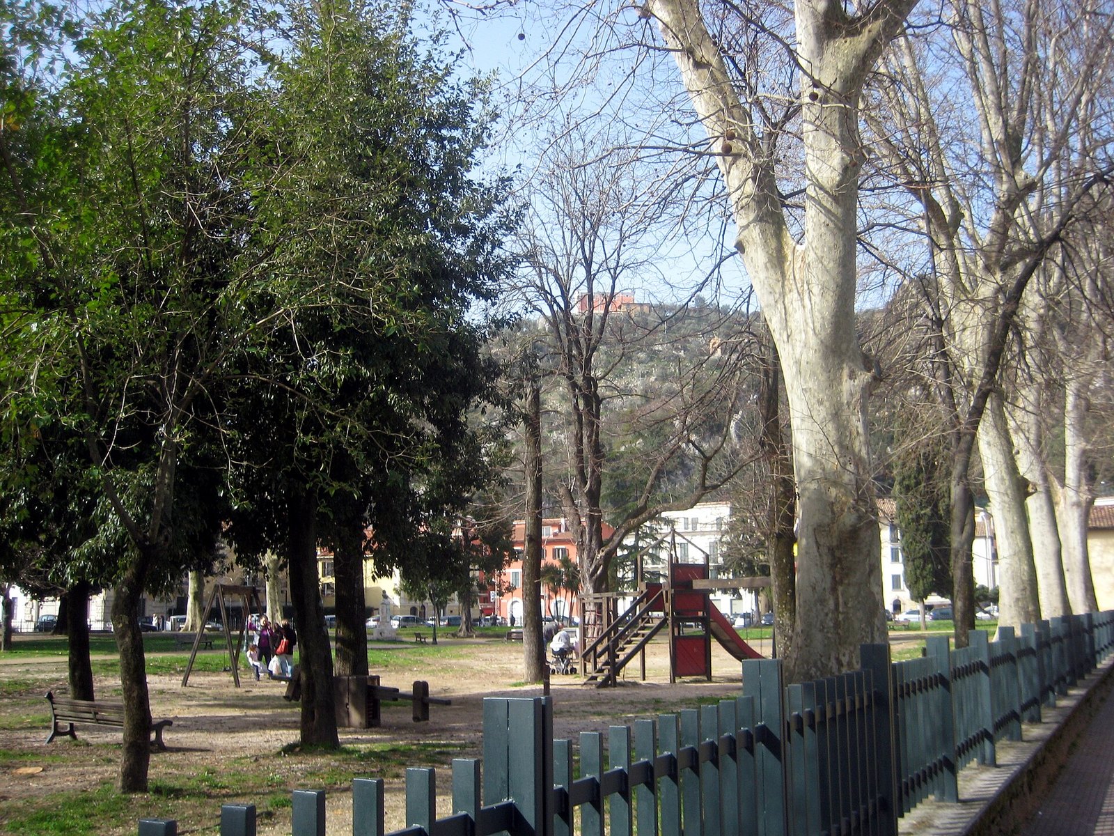 Il parco di Santa Chiara a Sora con gli alberi spogli della stagione fredda